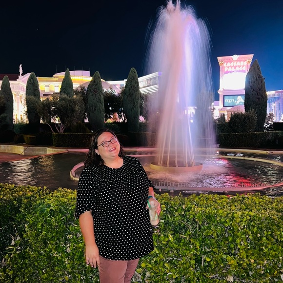 Meet your Posher, Lori - Picture 4 of 5